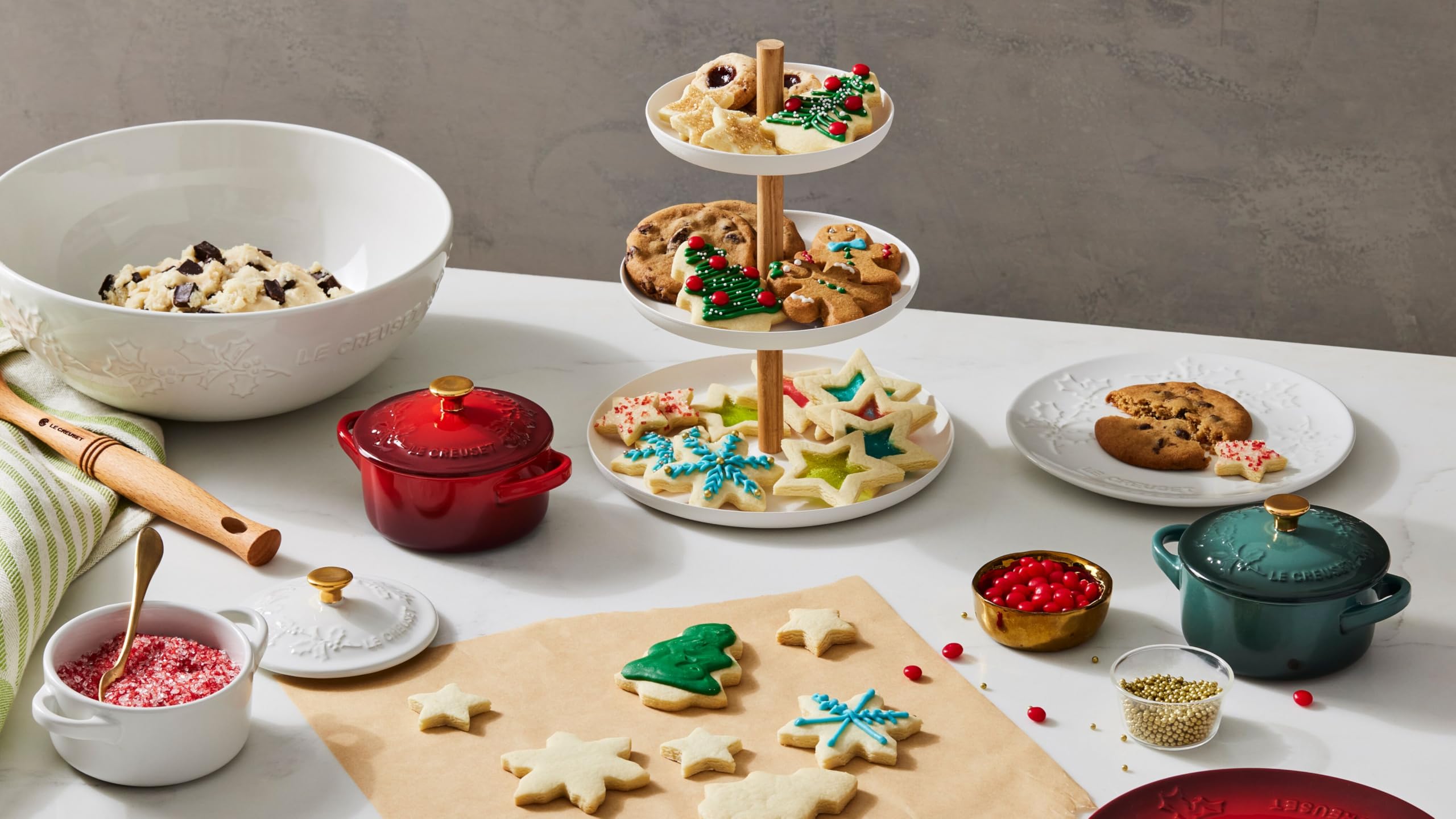 Amazon.com: Le Creuset Stoneware Holly Collection Mini Round